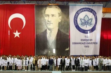 ESOGÜ Tıp Fakültesi’nin yeni öğrencileri beyaz önlüklerini giydi 
