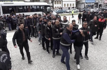 Ev satma vaadiyle dolandırıcılık yapan şebekenin çökertilmesiyle 21 kişi tutuklandı