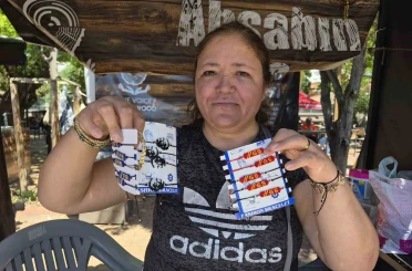 Evde oturmak yerine boncuklara hayat veriyor 