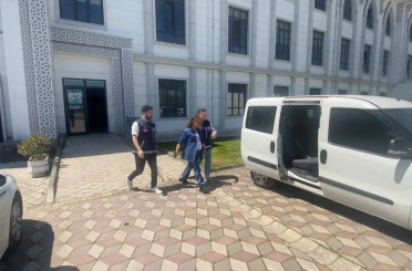 Evden ziynet eşyası ve nakit para çalan kadın yakalandı 