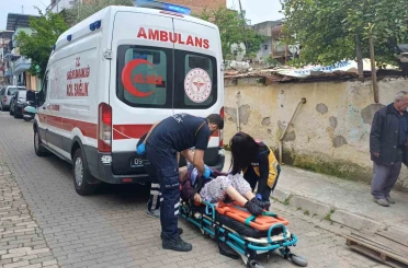 Evin bahçesinde düşen yaşlı kadın için ekipler seferber oldu 