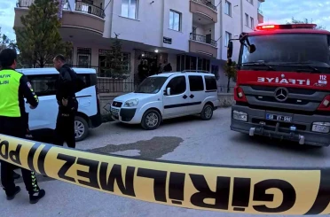 Evinde çıkan yangını söndürmek isterken yanarak can verdi 