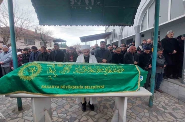 Evinden 20 kamyon çöp çıkarılan yaşlı adam son yolculuğuna uğurlandı 