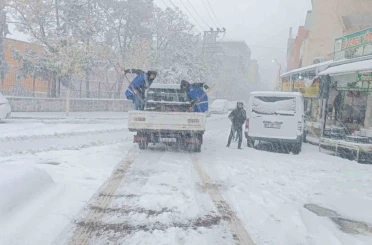 Eyyübiye Belediyesi ekiplerinin karla mücadelesi sürüyor 