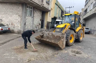 Eyyübiye’de sel sonrası temizlik çalışmaları sürüyor 