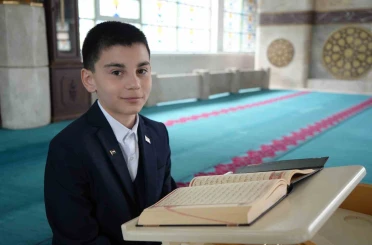 Ezanıyla yürekleri mest eden öğrenci bu kez Kur’an-ı Kerim tilavetinde zirvede 