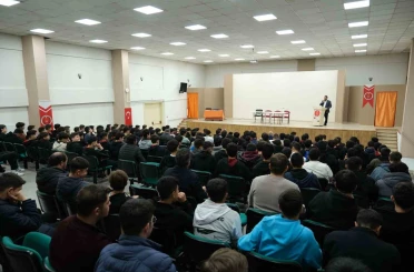 Fakirullahoğlu’ndan 15 Temmuz Şehitleri Anadolu İHL’de konferans 