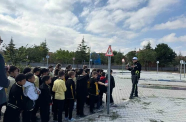 Fatih Ortaokulu’nda 75 öğrenciye trafik güvenliği eğitimi 