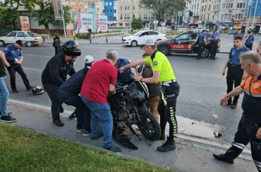 Fatih’te 3 motosiklet birbirine girdi: 1’i ağır 5 yaralı 
