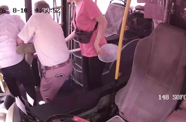 Fenalaşan yolcuyu halk otobüsü şoförü hastaneye yetiştirdi 
