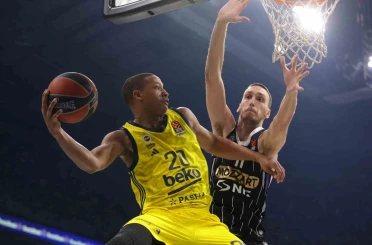 Fenerbahçe Beko, Devon Hall ile yollarını ayırdı 