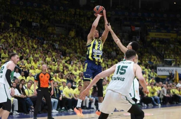 Fenerbahçe, Euroleague play-off serisinde 1-0 öne geçti 