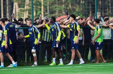 Fenerbahçe, günü çift antrenmanla tamamladı 