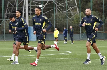 Fenerbahçe, günü iki antrenmanla tamamladı 