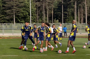 Fenerbahçe, Topuk Yaylası’ndaki ilk antrenmanını yaptı 