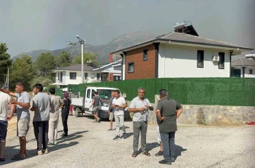 Fethiye Üzümlü’deki yangına yoğun müdahale 