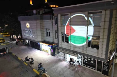 Filistin için birlik mesajı: Belediye ve araçları bayraklarla donatıldı 