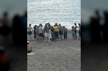 Filyos sahilinde korkutan anlar, kramp giren vatandaşı cankurtaranlar kurtardı 