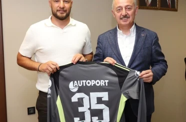 Formasını Büyükakın’a hediye etti, helallik istedi 