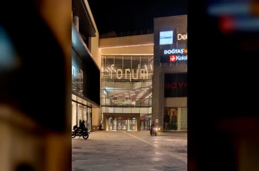 Forum Kayseri önünde bıçaklı kavga 