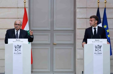 Fransa Cumhurbaşkanı Macron, Lübnan Başbakanı Salam ile bir araya geldi 