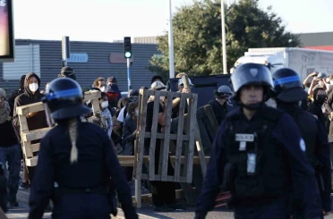 Fransa’da "Her şeyi durduralım" protestosu: Yollar kapatıldı, 103 kişi gözaltına alındı 