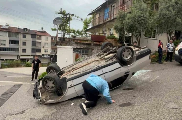 Freni boşalan Tofaş takla attı: 2 yaralı 