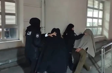 Fuhuş pazarlığı yaptıkları şahsın altın ve dövizlerini çalan kadınlar yakalandı 
