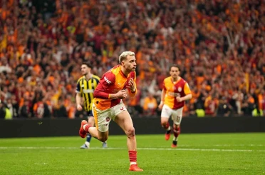 Galatasaray 25 sene sonra evinde Fenerbahçe’ye karşı penaltıdan gol attı 
