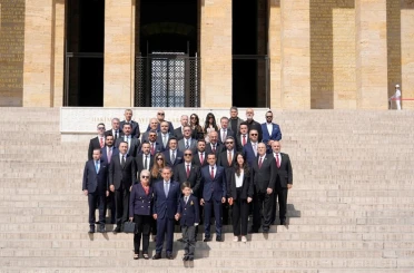 Galatasaray Başkanı Dursun Özbek, kurullarıyla birlikte Anıtkabir’i ziyaret etti 