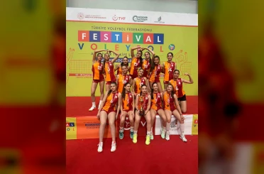 Galatasaray Midi Kız Voleybol Takımı, Türkiye üçüncüsü oldu 