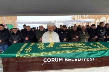 Gazeteci Cüneyt Özdemir’in annesi Çorum’da toprağa verildi 