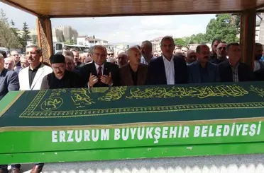Gazeteci Öztürk Akkök dualarla uğurlandı
