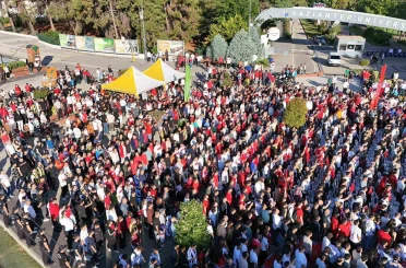 Gazi Şehirliler Milli heyecanı üniversite meydanında yaşadı 