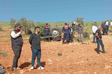 Gaziantep’te devrilen traktörün sürücüsü hayatını kaybetti 