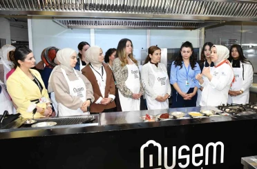 Gaziantep’te ‘ebe gebe el ele’ vererek pirpirim aşı yaptı 