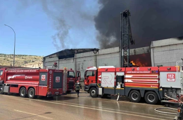Gaziantep’te fabrika yangınına müdahale sürüyor 
