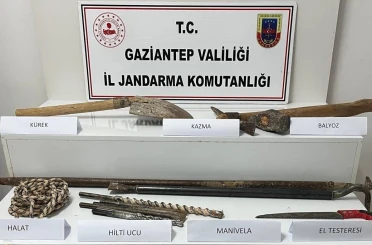 Gaziantep’te kaçak kazı yapan 2 şahsı jandarma yakaladı 