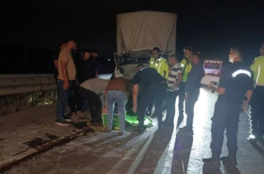 Gaziantep’te kamyonet kamyona arkadan çarptı: 1 ölü, 1 ağır yaralı 