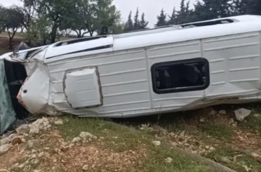 Gaziantep’te kontrolden çıkan işçi servisi şarampole uçtu: 16 yaralı 