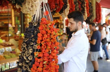 Gaziantep’te kurutmalık sebzeler tezgahlarda yerini aldı 