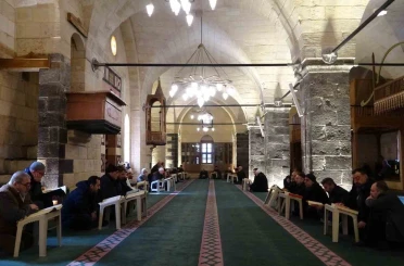 Gaziantep’te mukabele geleneği tarihi camilerde sürdürülüyor 