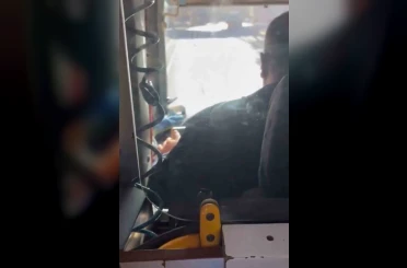 Gaziantep’te otobüs şoförü direksiyon başında video izlerken görüntülendi 