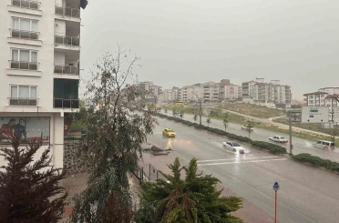 Gaziantep’te sağanak yağış ve dolu hayatı felç etti 