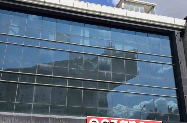 Gaziosmanpaşa’da boş ecza deposunu kurşunlayıp kaçarken kaza yaptı 