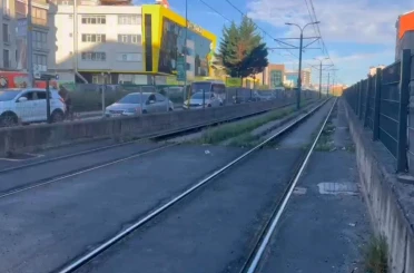 Gaziosmanpaşa’da tramvay ile motosiklet çarpıştı: 1 ağır yaralı 