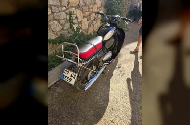 Gazipaşa’da mıcırda kayan motosiklet devrildi: 2 yaralı 