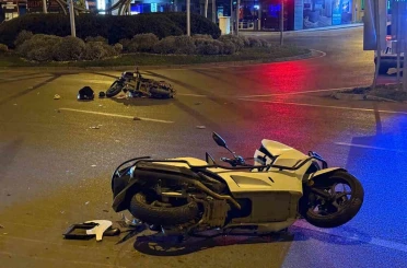 Gazipaşa’da motosiklet ve elektrikli motosiklet çarpıştı: 4 yaralı 