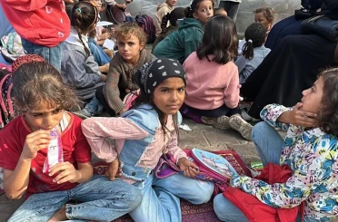 Gazze’de çocuklar enkaza dönen okullarda ders başı yaptı 
