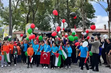 Gazzeli çocuklar için gökyüzüne umut uçuruldu
